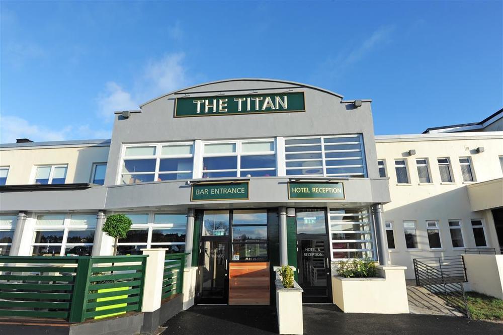 The Titan Hotell Clydebank Exteriör bild