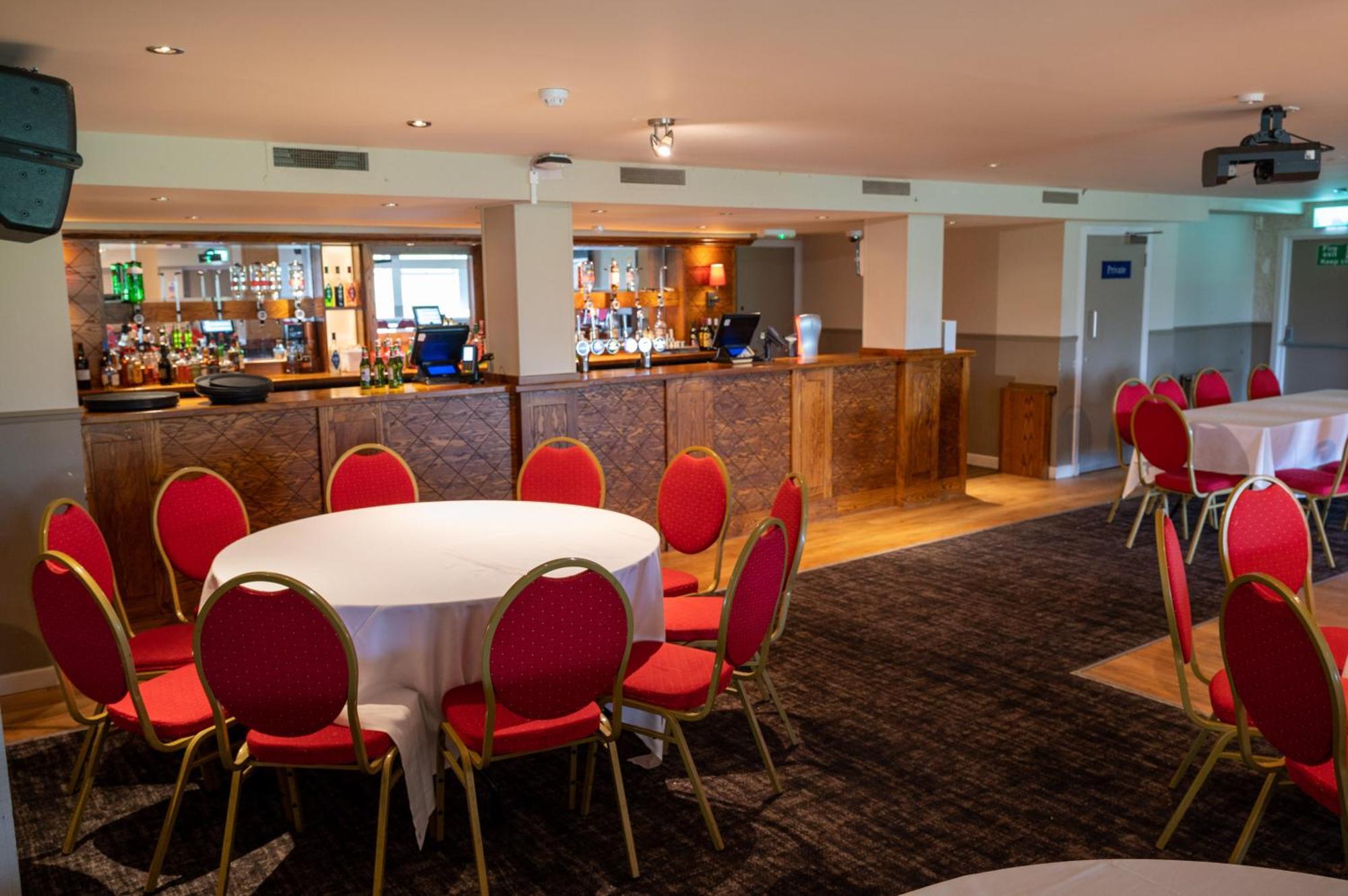 The Titan Hotell Clydebank Exteriör bild
