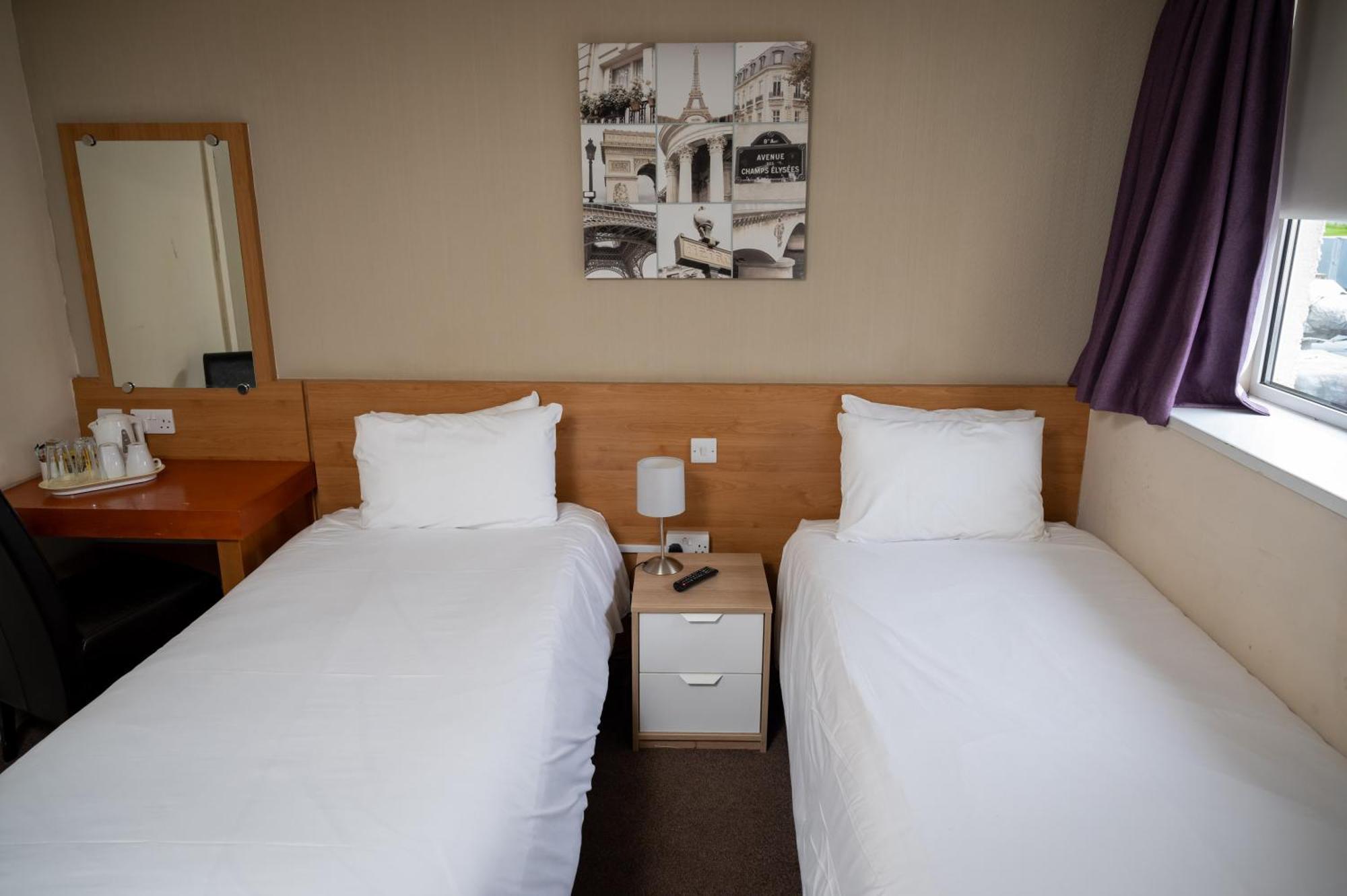 The Titan Hotell Clydebank Exteriör bild