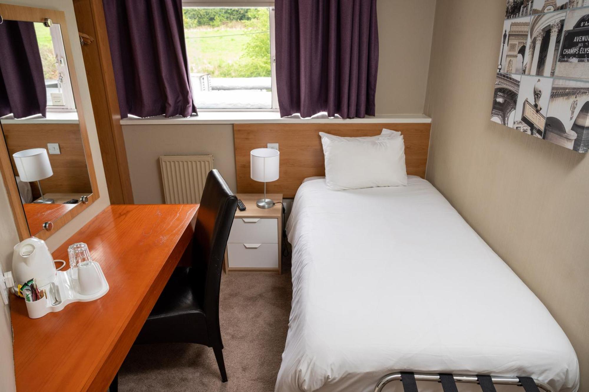 The Titan Hotell Clydebank Exteriör bild