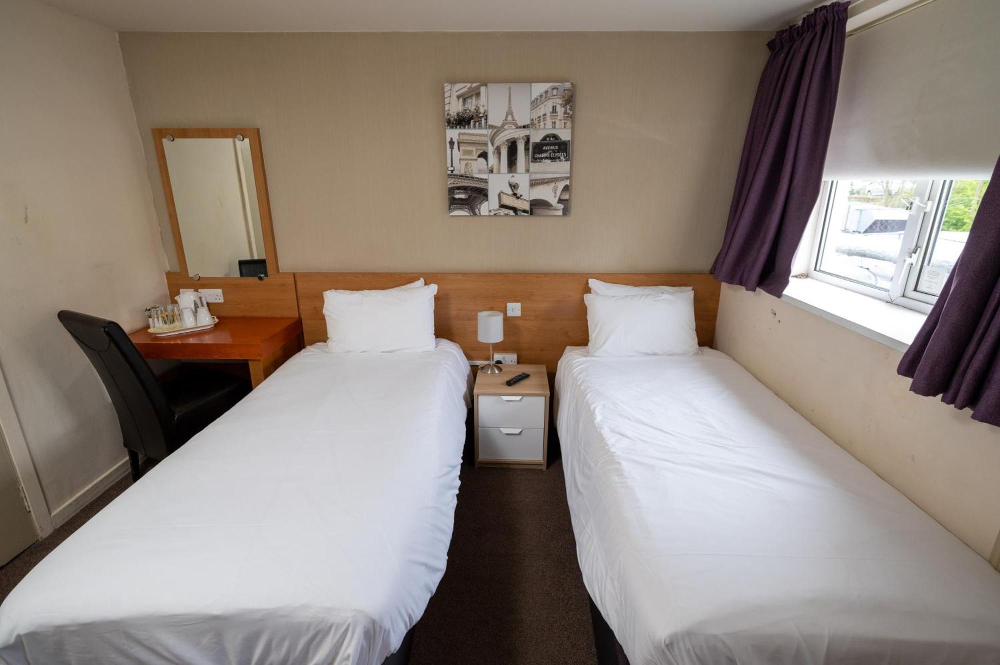 The Titan Hotell Clydebank Exteriör bild