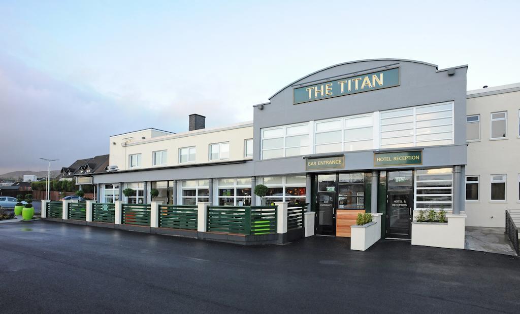 The Titan Hotell Clydebank Exteriör bild